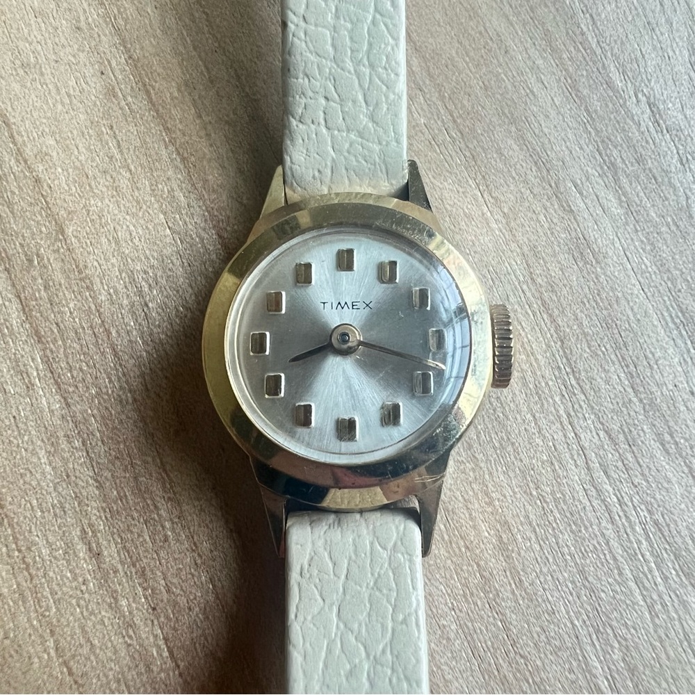 Vintage Timex ladies winding mechanical watch for parts and repair